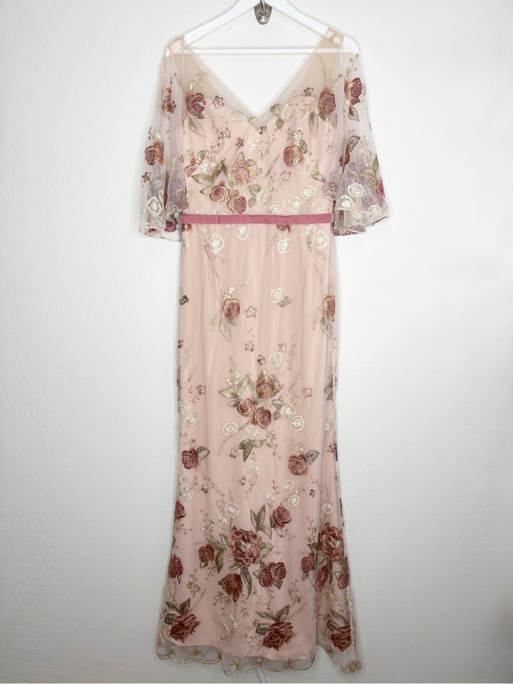 Marchesa Notte Embroidered Cape Sleeve Gown Blush Floral Metallic Size 8 New